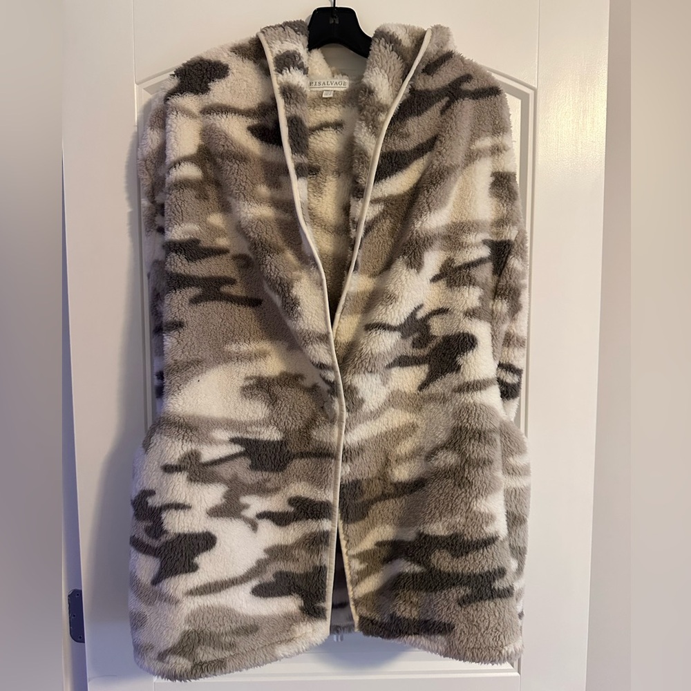 P.J. Salvage Camouflage Fleece Vest with Hood size small